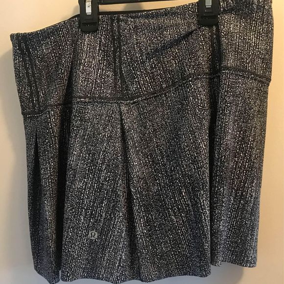 Lululemon Size 10 Black And White Pleated Skirt With Shorts Underneath Skorts - Picture 2 of 4